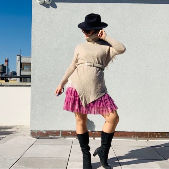 360Sweater Cashmere Hi-Lo Turtle Neck Tan Sweater - Picture 4 of 11